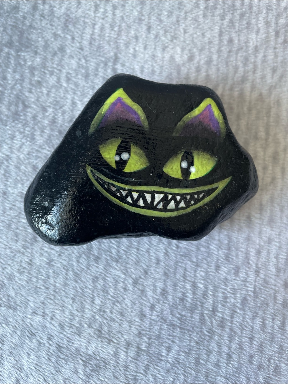 Hand Painted Cheshire Cat Rock (approx. 3.5 inches / 9 cm) / Unique Art Stone